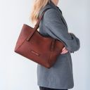 Libra Borsa al Hombro en Piel Marrón oscuro TL142562