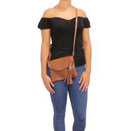 TL Young Bag Bolso con Bandolera y Borla Cognac TL141153