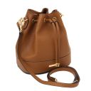 Maddalena Bolso Cubo Secchiello en Piel y Elegante Cartera en Piel con Cremallera en el Contorno Cognac TL142444
