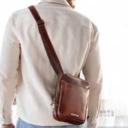Mark Praktische Umhängetasche aus Leder Dunkelbraun TL142428