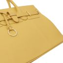 TL Bag Bolso a Mano con Detalles Color oro Amarillo pastel TL142000