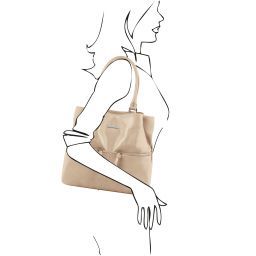 TL Bag Bolso de asa larga en piel con bolsillos delanteros Marrón topo claro TL141722