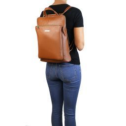 TL Bag Mochila Para Mujer en Piel Suave Cognac TL141682